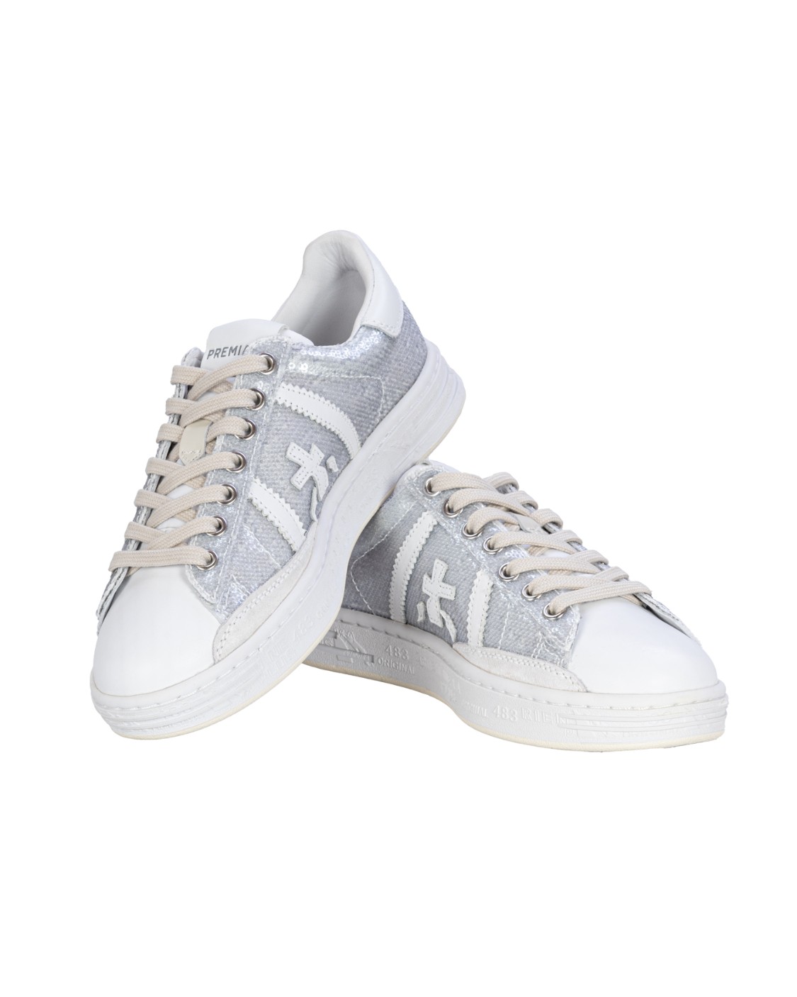 shop PREMIATA Saldi Scarpa: Premiata sneakers RUSSELD var. 6262.
Sneakers in paillettes argento e dettaglio in pelle bianca.
Dettaglio centrale PREMIATA e timbri a rilievo.
Dettagli iconici come il logo classico che decora i laterali, il tallone e l’etichetta.
Altezza Suola 3 cm.
Composizione Suola: 95% Gomma 5% TPU.
Composizione Tomaia: 40% PET 15% PL 15% PA 30% pelle di vitello.
Composizione fodera: 100% pelle di capra.
Fabbricato in Vietnam.. RUSSELLD-6262 number 590737